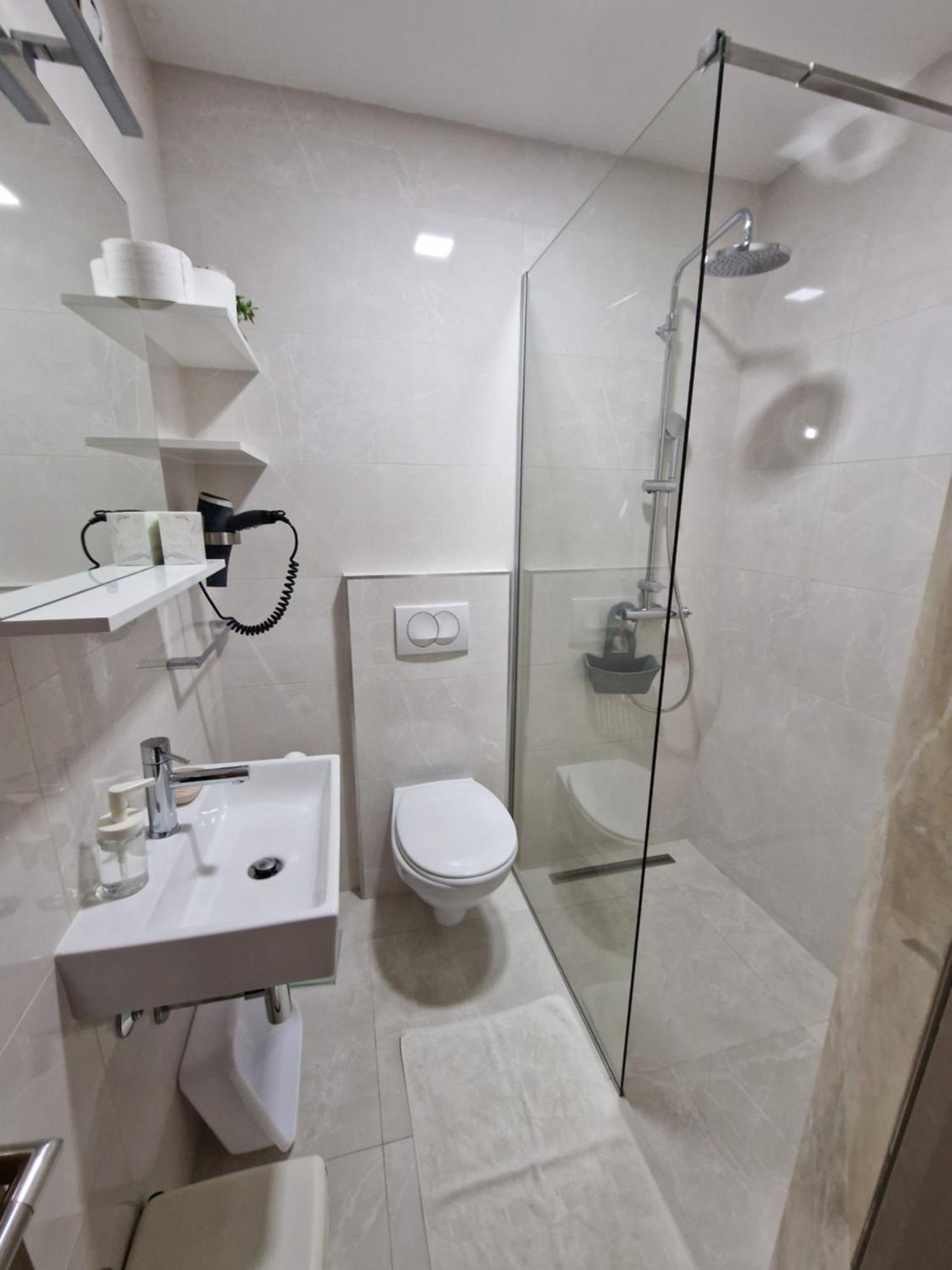 Apartments Saric Baška Voda エクステリア 写真