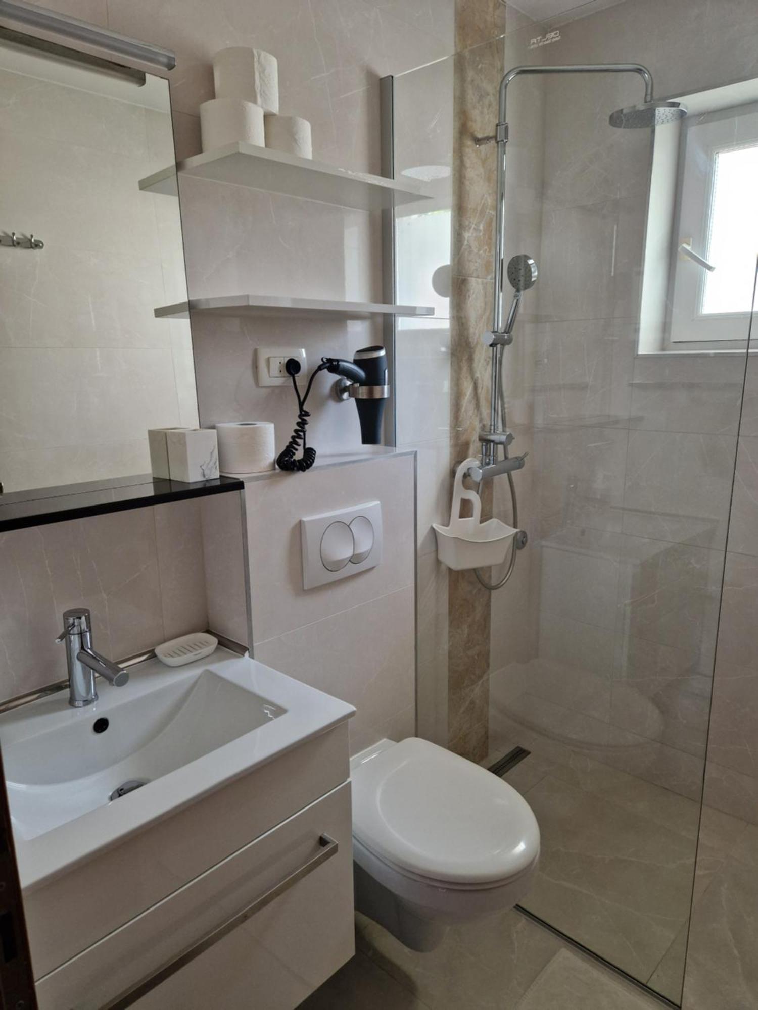 Apartments Saric Baška Voda エクステリア 写真