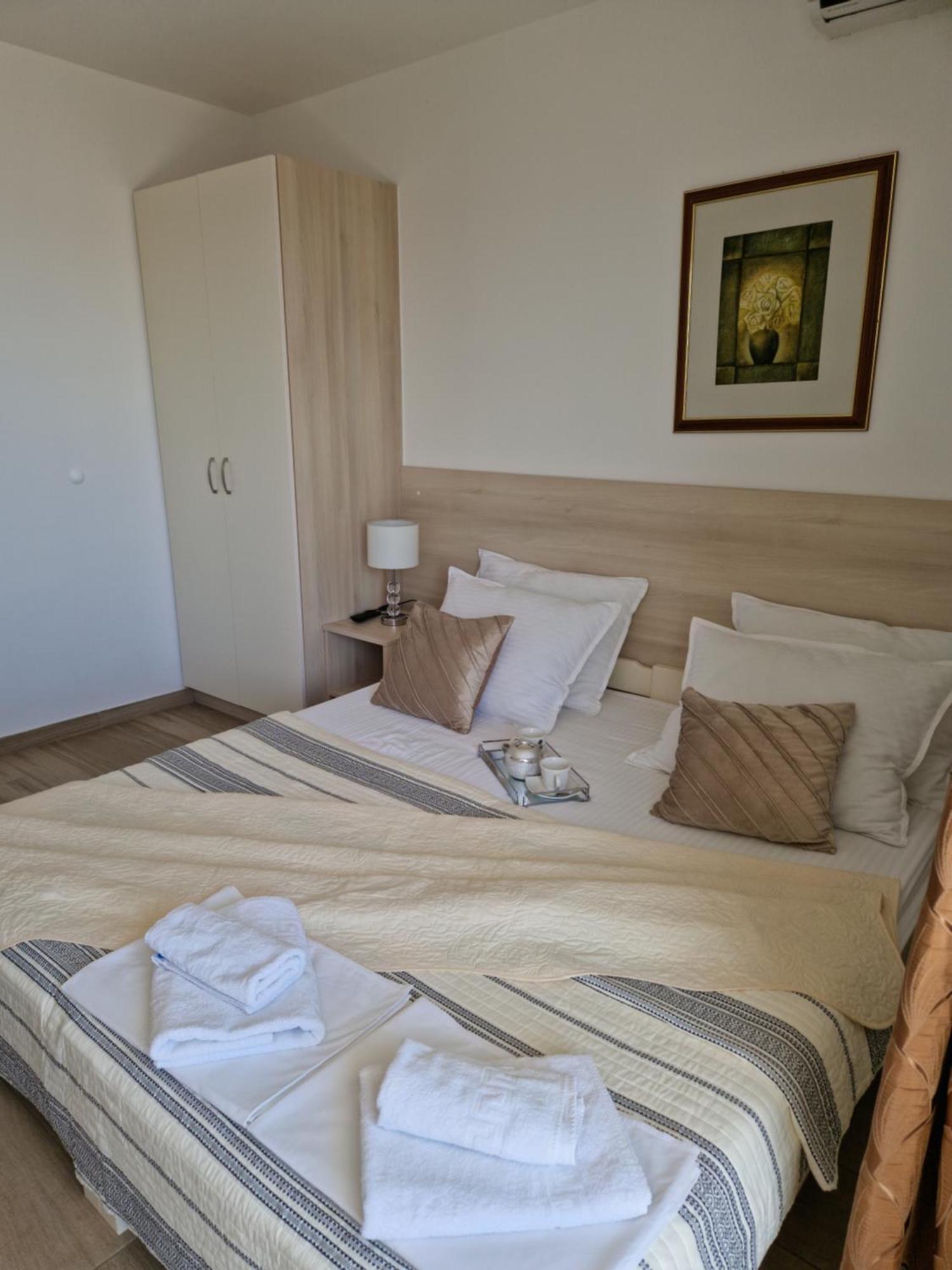 Apartments Saric Baška Voda エクステリア 写真