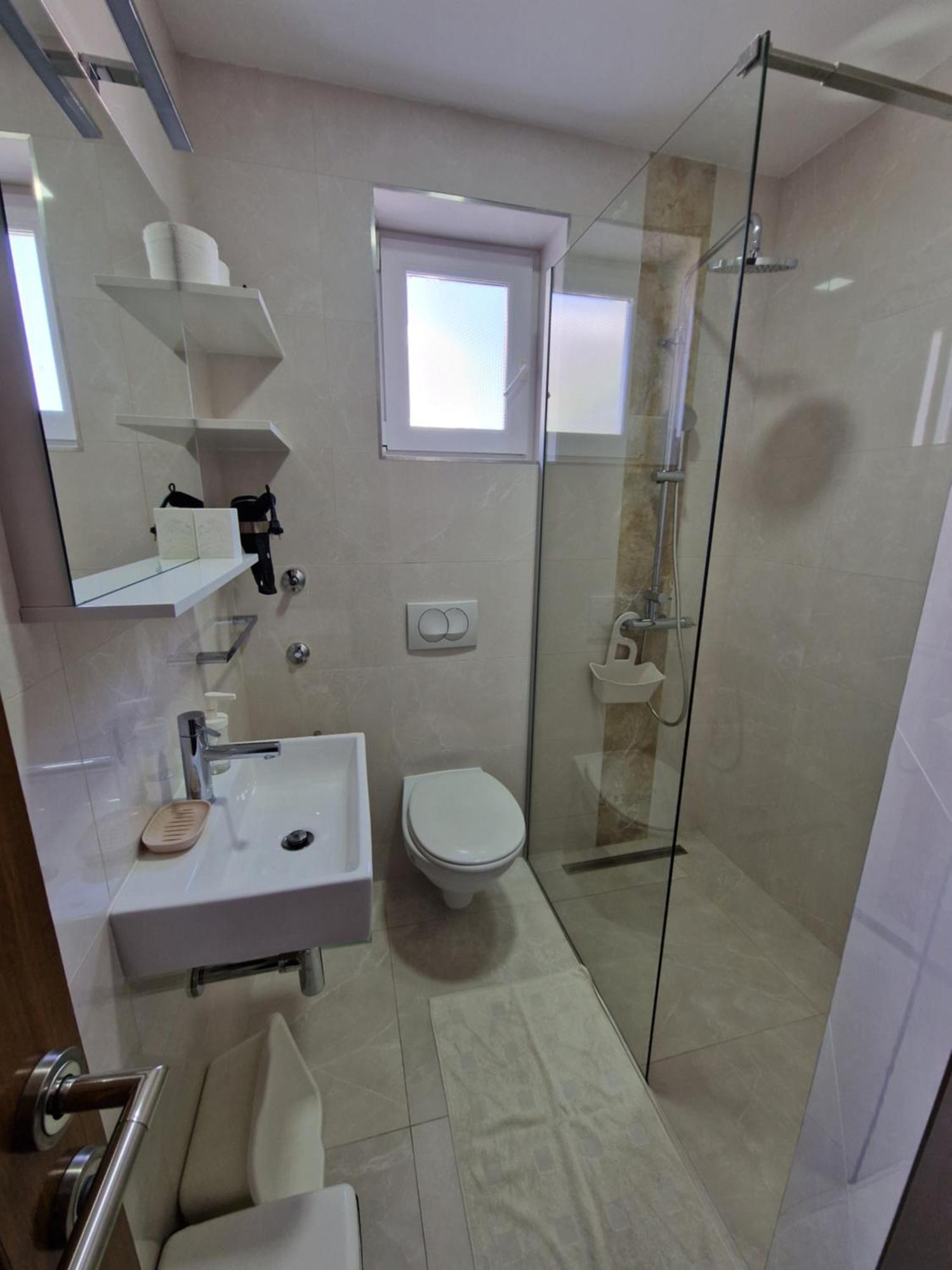 Apartments Saric Baška Voda エクステリア 写真