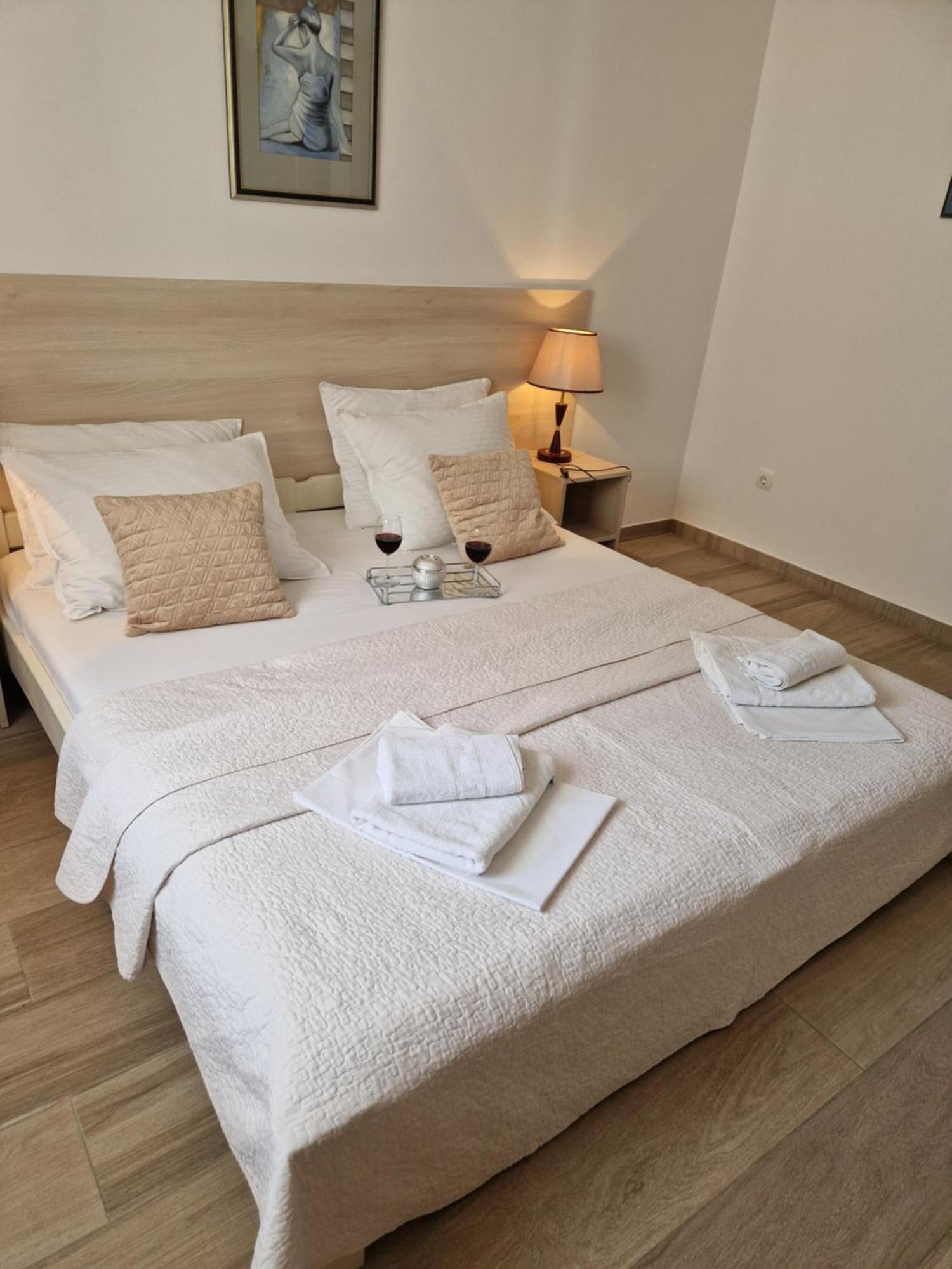 Apartments Saric Baška Voda エクステリア 写真
