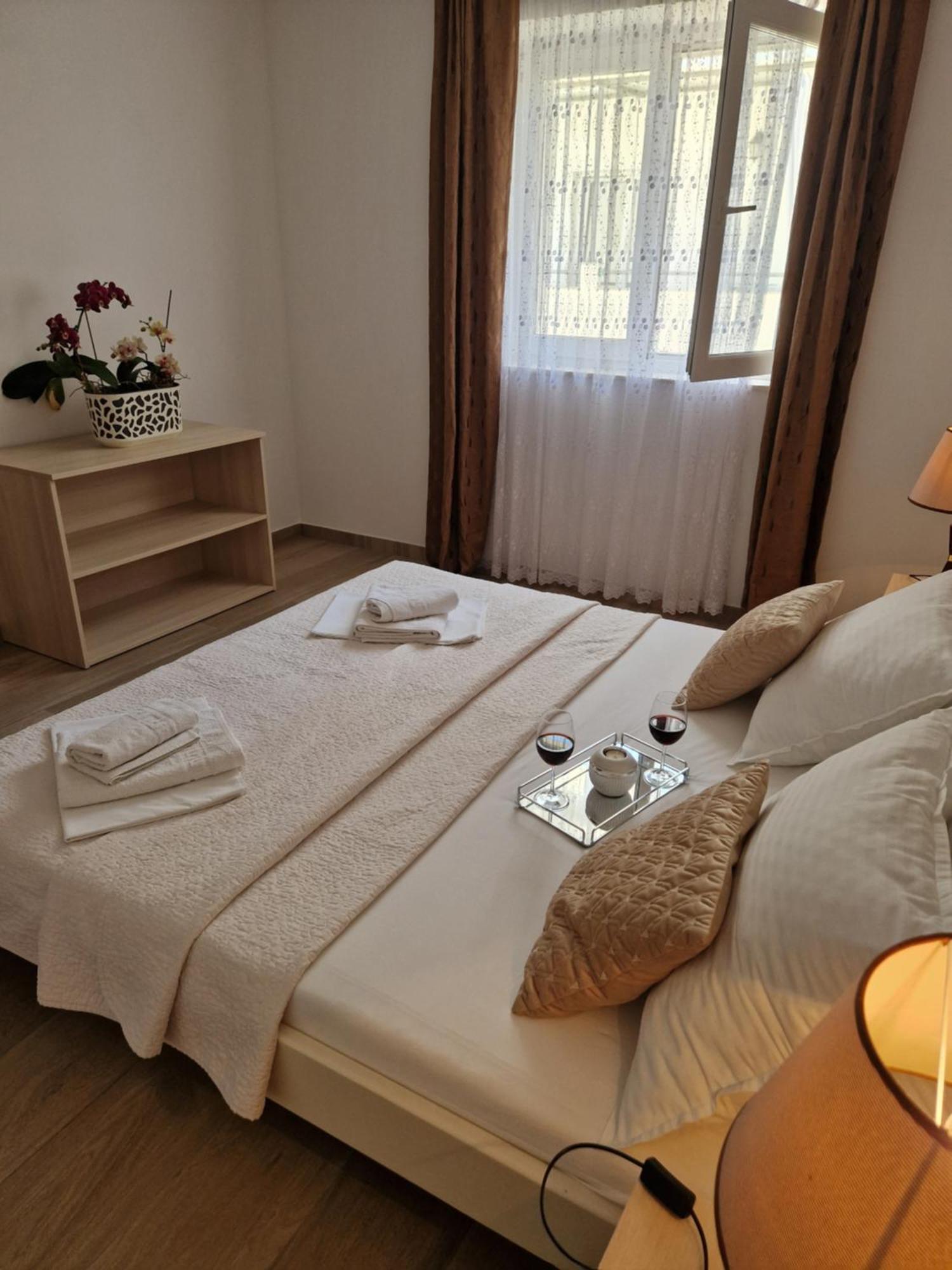 Apartments Saric Baška Voda エクステリア 写真
