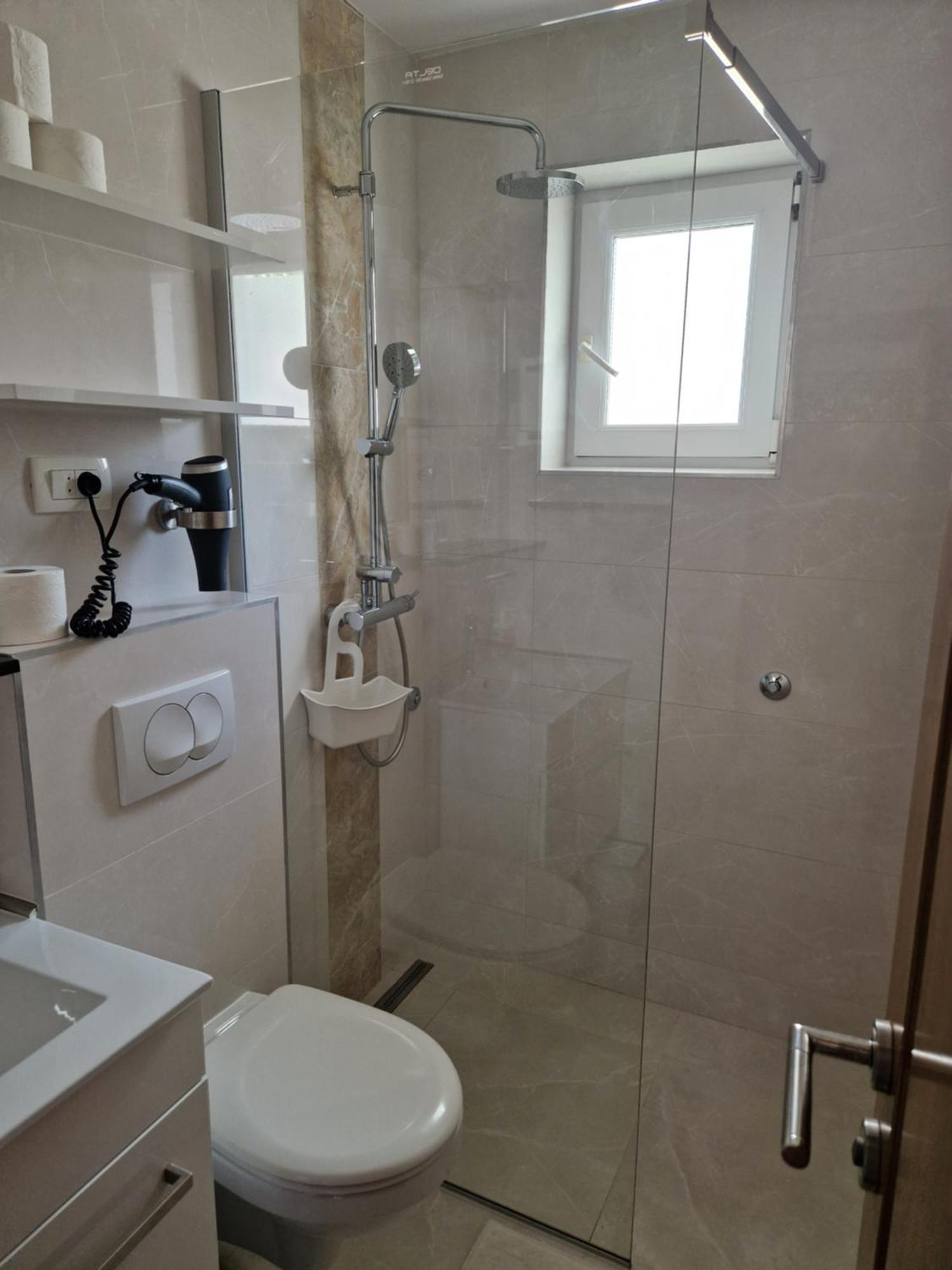 Apartments Saric Baška Voda エクステリア 写真
