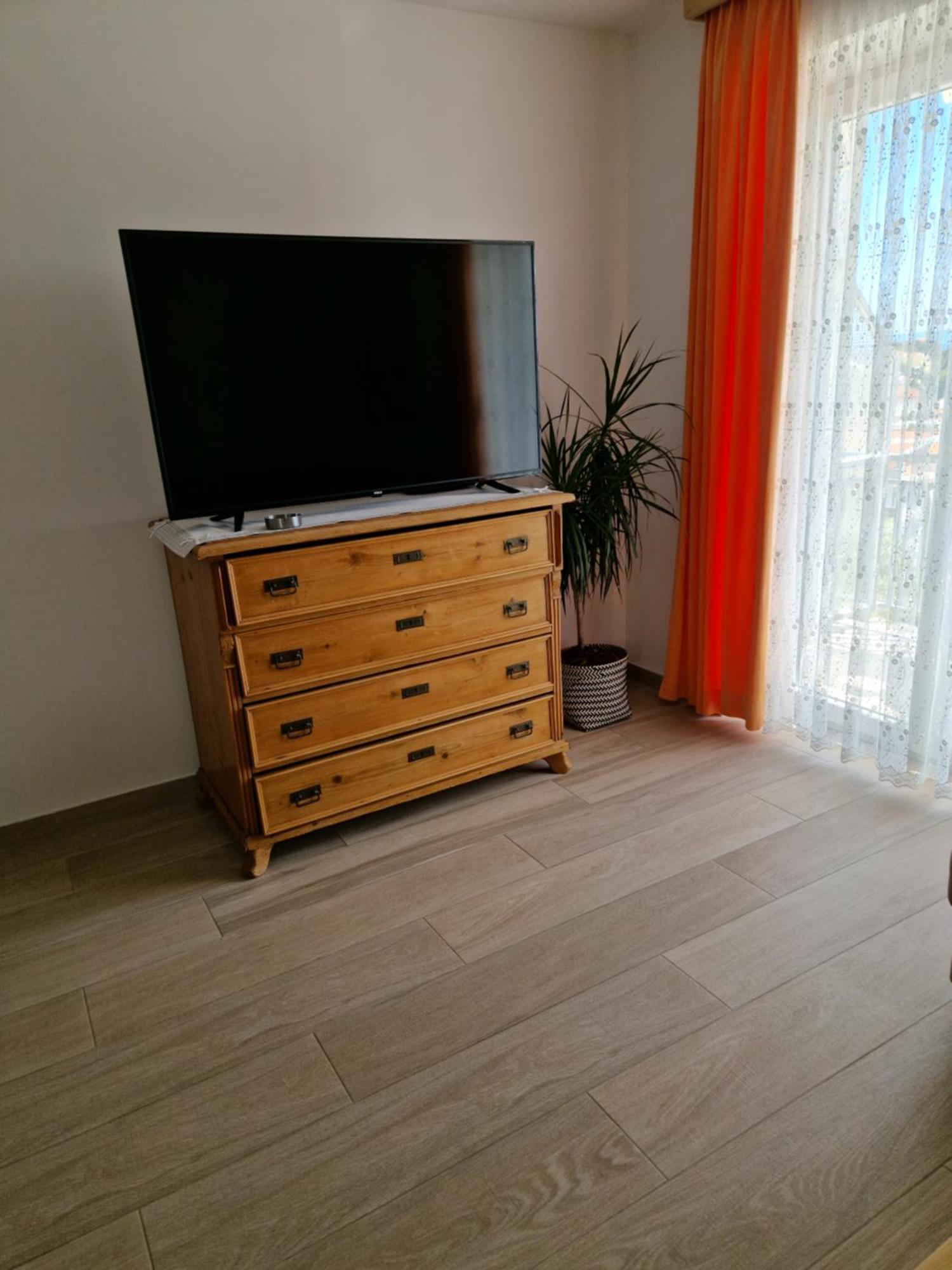Apartments Saric Baška Voda エクステリア 写真