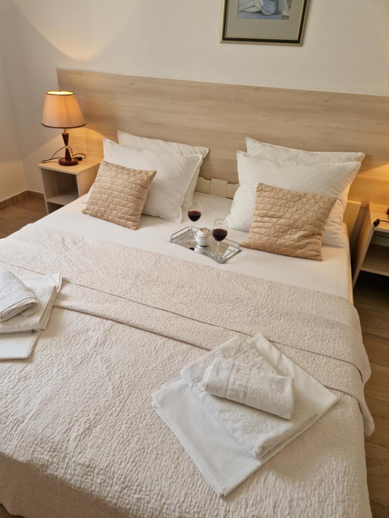 Apartments Saric Baška Voda エクステリア 写真