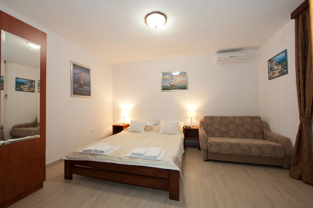 Apartments Saric Baška Voda エクステリア 写真